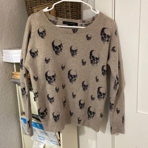 Cashmere skull printed sweater size M 100% cashmere